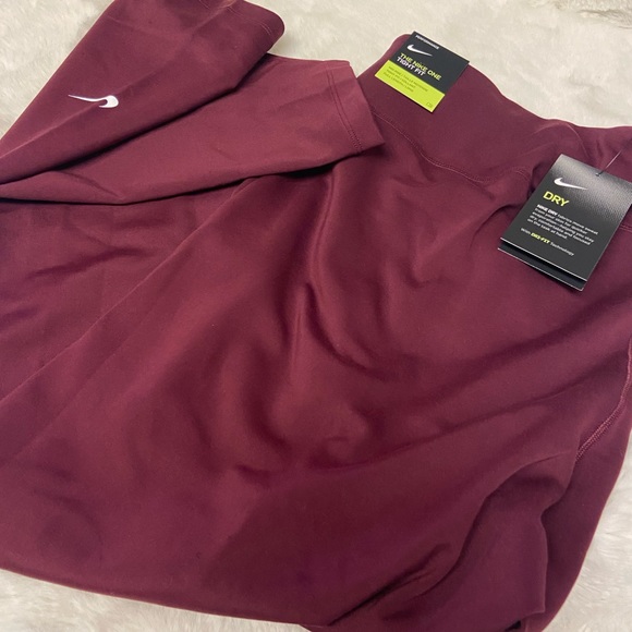 1 left! NWT! Nike One High Rise leggings burgundy plus size 2X - Picture 5 of 8